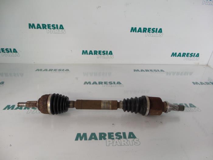 Gebruikte Steekas links-voor Renault Grand Scénic II (JM) 1.5 dCi 100 Prijs € 35,00 Margeregeling aangeboden door Maresia Parts