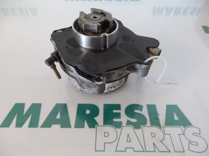 Gebruikte Vacuumpomp (Diesel) Fiat Croma (194) 1.9 D Multijet 16V Prijs € 29,95 Margeregeling aangeboden door Maresia Parts