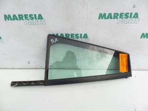 Gebruikte Ruit Driehoek rechts-achter Citroen C4 Grand Picasso (UA) 1.8 16V Prijs € 35,00 Margeregeling aangeboden door Maresia Parts