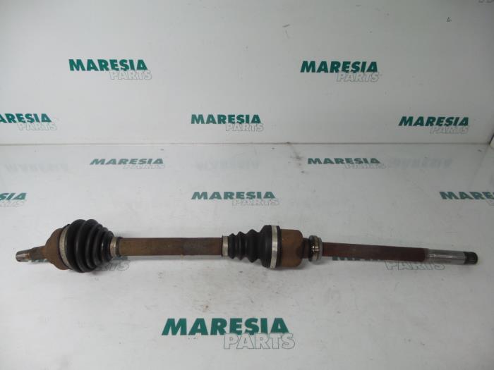 Gebruikte Aandrijfas rechts-voor Citroen C4 Grand Picasso (UA) 1.8 16V Prijs € 29,99 Margeregeling aangeboden door Maresia Parts