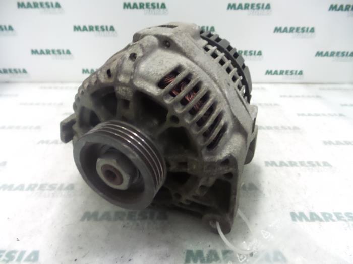 Gebruikte Dynamo Renault Twingo (C06) 1.2 Prijs € 50,00 Margeregeling aangeboden door Maresia Parts