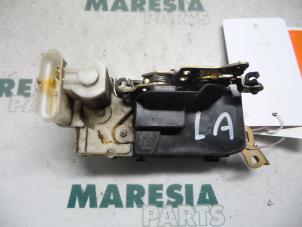 Gebruikte Slotmechaniek Portier 4Deurs links-achter Fiat Multipla (186) 1.9 JTD 105 SX,ELX Prijs € 25,00 Margeregeling aangeboden door Maresia Parts