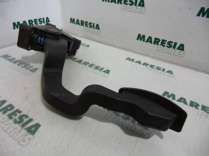 Gaspedaalpositie Sensor Fiat Stilo (192A/B), 2001 / 2007 1.6 16V 5-Drs., Hatchback, 4Dr, Benzine, 1.596cc, 76kW (103pk), FWD, 182B6000, 2001-10 / 2003-12, 192BXB1A (Gebruikt)