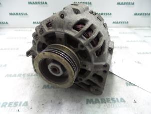 Gebruikte Dynamo Renault Clio II (BB/CB) 1.2 16V Prijs € 40,00 Margeregeling aangeboden door Maresia Parts