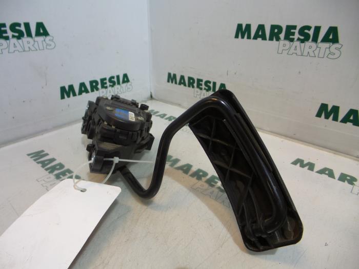 Gebruikte Sensor Gaspedaalpositie Renault Espace (JK) 2.2 dCi 150 16V Grand Espace Prijs € 29,99 Margeregeling aangeboden door Maresia Parts