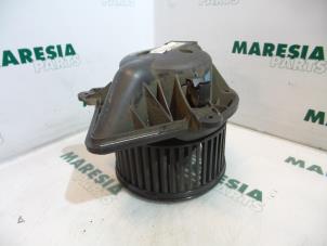 Gebruikte Blower Renault Trafic New (FL) 2.0 dCi 16V 90 Prijs € 30,25 Inclusief btw aangeboden door Maresia Parts