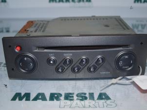 Gebruikte Radio CD Speler Renault Scénic II (JM) 1.9 dCi 120 Prijs € 45,00 Margeregeling aangeboden door Maresia Parts