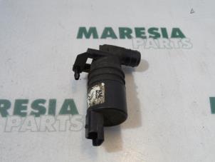 Gebruikte Ruitensproeierpomp voor Citroen C6 (TD) 2.7 HDiF V6 24V Prijs € 10,00 Margeregeling aangeboden door Maresia Parts