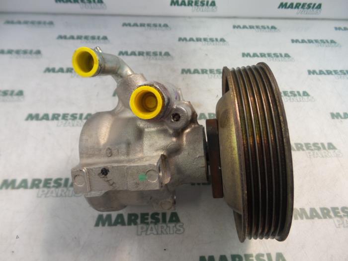 Gebruikte Servopomp Alfa Romeo 147 (937) 1.6 Twin Spark 16V Prijs € 50,00 Margeregeling aangeboden door Maresia Parts
