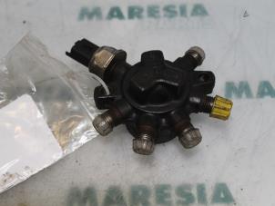 Gebruikte Injector brug Renault Grand Scénic II (JM) 1.5 dCi 100 Prijs € 50,00 Margeregeling aangeboden door Maresia Parts