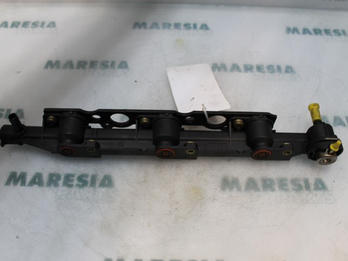 Gebruikte Verstuiver brug Peugeot 406 (8B) 2.9 V6 24V Prijs € 50,00 Margeregeling aangeboden door Maresia Parts