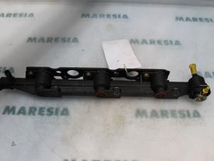 Gebruikte Common rail (Injectie) Peugeot 406 (8B) 2.9 V6 24V Prijs € 50,00 Margeregeling aangeboden door Maresia Parts