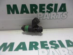 Gebruikte Injector (benzine injectie) Renault Scénic I (JA) 2.0 16V IDE Prijs € 20,00 Margeregeling aangeboden door Maresia Parts