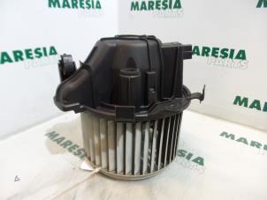 Gebruikte Chaufage Ventilatiemotor Fiat Stilo (192A/B) 1.6 16V 3-Drs. Prijs € 25,00 Margeregeling aangeboden door Maresia Parts