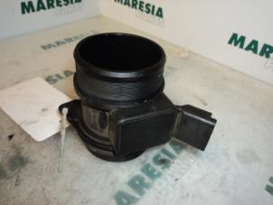 Gebruikte Luchthoeveelheidsmeter Citroen Jumpy (BS/BT/BY/BZ) 2.0 HDi 90 Prijs € 35,00 Margeregeling aangeboden door Maresia Parts