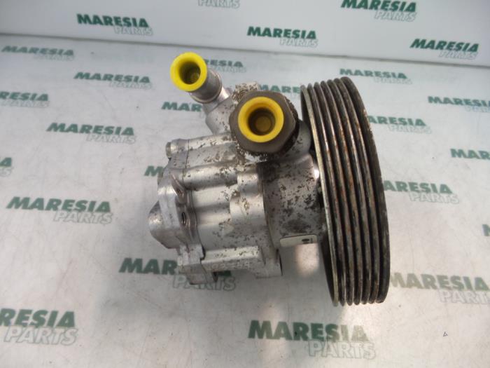 Gebruikte Pomp Servo Lancia Phedra 2.2 JTD 16V Prijs € 75,00 Margeregeling aangeboden door Maresia Parts