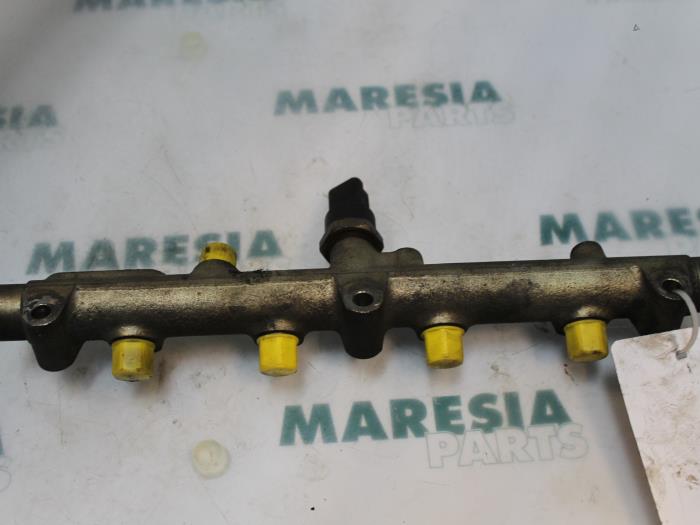 Gebruikte Injector brug Lancia Phedra 2.2 JTD 16V Prijs € 50,00 Margeregeling aangeboden door Maresia Parts