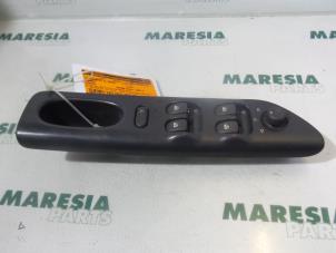 Gebruikte Combischakelaar ramen Renault Laguna I (B56) 2.0 Prijs € 30,00 Margeregeling aangeboden door Maresia Parts