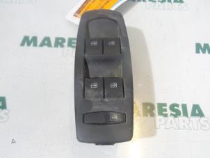 Gebruikte Schakelblok ruiten Renault Koleos I 2.5 16V Prijs € 35,00 Margeregeling aangeboden door Maresia Parts
