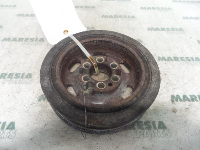 Gebruikte Krukas Poelie Fiat Marea Weekend (185BX/CX) 2.0 HLX 20V Prijs € 25,00 Margeregeling aangeboden door Maresia Parts