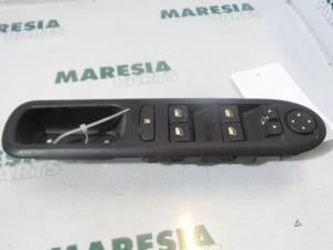 Gebruikte Combischakelaar ramen Peugeot 407 (6D) 2.0 HDiF 16V Prijs € 35,00 Margeregeling aangeboden door Maresia Parts