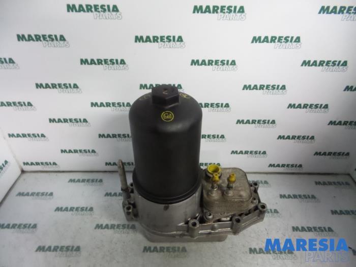 Gebruikte Oliefilterhouder Citroen C6 (TD) 2.7 HDiF V6 24V Prijs € 131,25 Margeregeling aangeboden door Maresia Parts