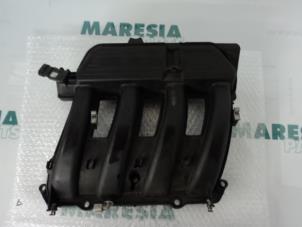 Gebruikte Inlaatspruitstuk Renault Laguna I (B56) 1.6 16V Prijs € 40,00 Margeregeling aangeboden door Maresia Parts