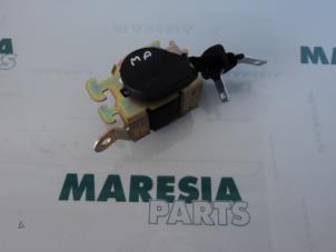 Gebruikte Veiligheidsgordel midden-achter Peugeot 307 SW (3H) 2.0 16V Prijs € 25,00 Margeregeling aangeboden door Maresia Parts