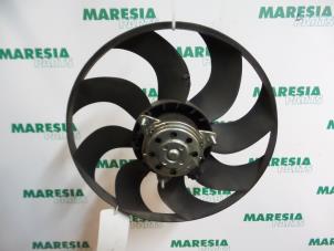 Gebruikte Koelvin Motor Alfa Romeo 159 (939AX) 1.9 JTDm Prijs € 39,00 Margeregeling aangeboden door Maresia Parts