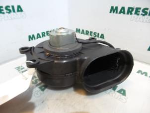 Gebruikte Chaufage Ventilatiemotor Lancia Phedra 2.2 JTD 16V Prijs € 40,00 Margeregeling aangeboden door Maresia Parts