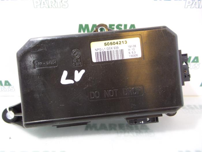 Gebruikte Computer Diversen Alfa Romeo 159 (939AX) 1.9 JTDm Prijs € 75,00 Margeregeling aangeboden door Maresia Parts