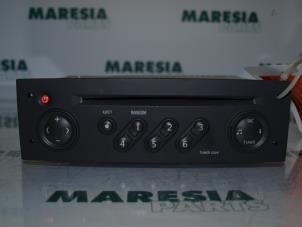 Gebruikte Radio CD Speler Renault Megane II (LM) 1.6 16V Prijs € 45,00 Margeregeling aangeboden door Maresia Parts