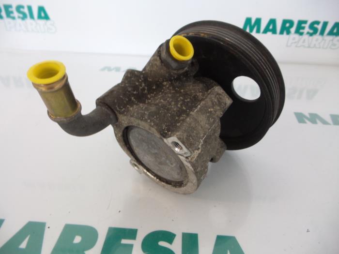 Gebruikte Servopomp Renault Laguna II (BG) 1.6 16V Prijs € 60,00 Margeregeling aangeboden door Maresia Parts