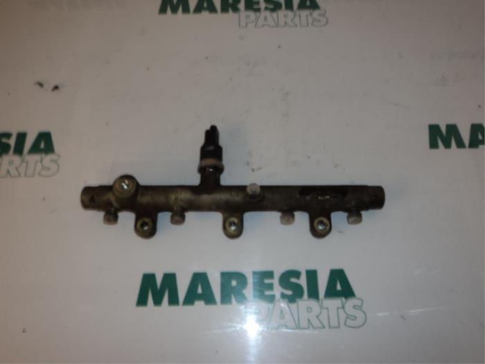 Gebruikte Verstuiver brug Peugeot 206 (2A/C/H/J/S) 2.0 XS,XT HDi Prijs € 50,00 Margeregeling aangeboden door Maresia Parts