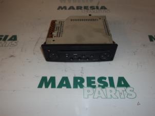 Gebruikte Radio CD Speler Renault Clio II Societe (SB) 1.5 dCi 65 Prijs € 60,00 Margeregeling aangeboden door Maresia Parts