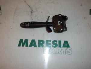 Gebruikte Pinker Schakelaar Renault Clio II Societe (SB) 1.5 dCi 65 Prijs € 25,00 Margeregeling aangeboden door Maresia Parts