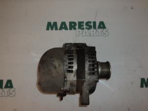 Gebruikte Dynamo Renault Vel Satis (BJ) 3.0 dCi V6 24V Prijs € 50,00 Margeregeling aangeboden door Maresia Parts