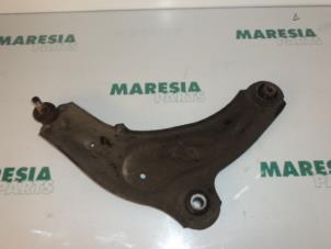 Gebruikte Draagarm onder rechts-voor Renault Vel Satis (BJ) 3.0 dCi V6 24V Prijs € 35,00 Margeregeling aangeboden door Maresia Parts