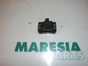 Gebruikte Sensor regen Renault Vel Satis (BJ) 3.0 dCi V6 24V Prijs € 35,00 Margeregeling aangeboden door Maresia Parts