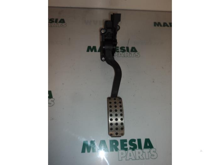 Gebruikte Sensor Gaspedaalpositie Alfa Romeo GT (937) 1.9 JTD 16V Multijet Prijs € 40,00 Margeregeling aangeboden door Maresia Parts