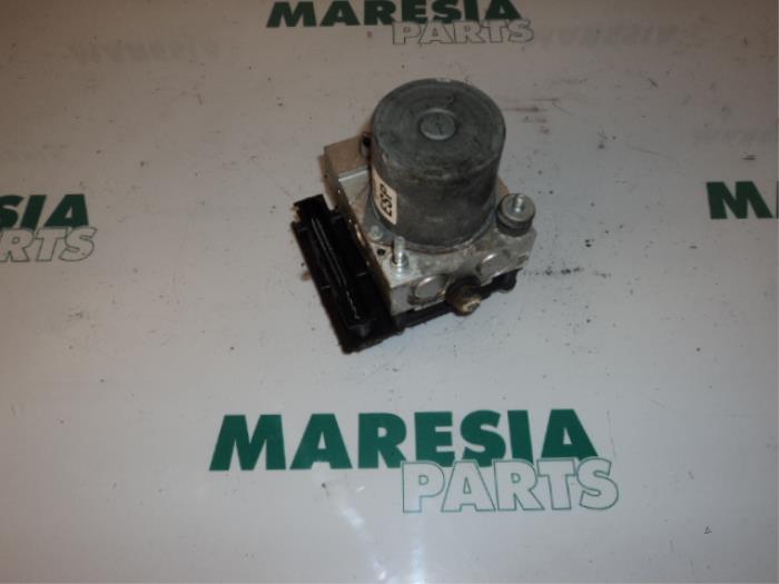 Gebruikte ABS Pomp Alfa Romeo GT (937) 1.9 JTD 16V Multijet Prijs € 80,00 Margeregeling aangeboden door Maresia Parts