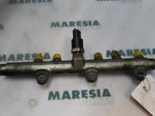 Gebruikte Injector brug Fiat Doblo (223A/119) 1.9 JTD Prijs € 50,00 Margeregeling aangeboden door Maresia Parts