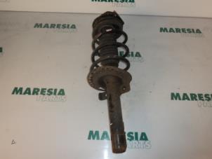 Gebruikte Mac Phersonpoot links-voor Renault Megane II (BM/CM) 1.9 dCi 120 Prijs € 25,00 Margeregeling aangeboden door Maresia Parts