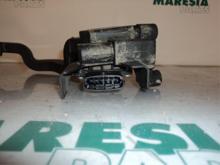 Gebruikte Sensor Gaspedaalpositie Fiat Bravo (198A) 1.4 16V Prijs € 25,00 Margeregeling aangeboden door Maresia Parts