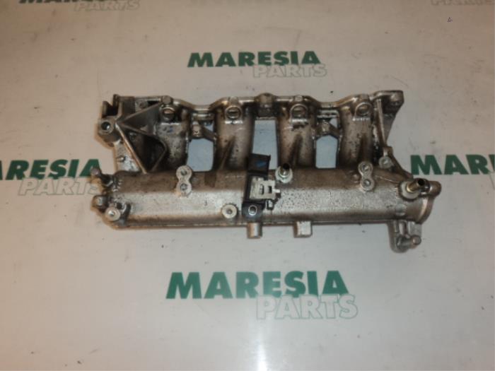 Gebruikte Spruitstuk Inlaat Renault Vel Satis (BJ) 2.0 16V Turbo Prijs € 75,00 Margeregeling aangeboden door Maresia Parts
