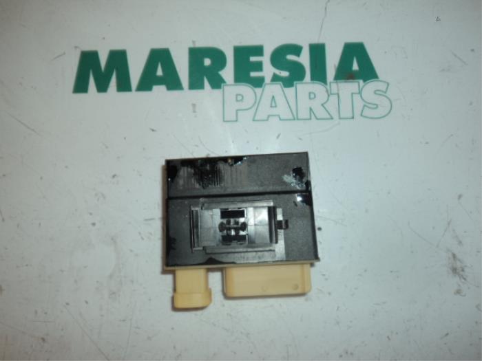 Gebruikte Computer Diversen Citroen C3 (SC) 1.6 HDi 92 Prijs € 15,00 Margeregeling aangeboden door Maresia Parts