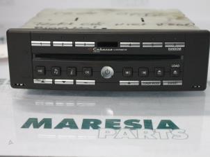 Gebruikte Radio CD Speler Renault Espace (JK) 3.0 dCi V6 24V Grand Espace Prijs € 210,00 Margeregeling aangeboden door Maresia Parts