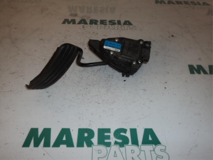 Gebruikte Sensor Gaspedaalpositie Renault Espace (JK) 2.2 dCi 16V Prijs € 29,99 Margeregeling aangeboden door Maresia Parts