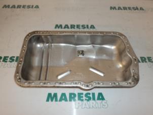 Gebruikte Carterpan Renault Espace (JK) 2.2 dCi 16V Prijs € 25,00 Margeregeling aangeboden door Maresia Parts