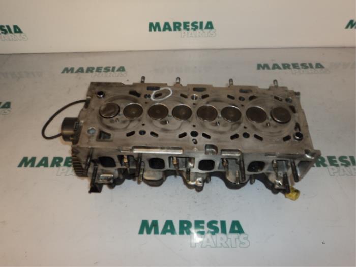Gebruikte Cilinderkop Fiat Punto II (188) 1.9 JTD 80 ELX 3-Drs. Prijs € 141,75 Margeregeling aangeboden door Maresia Parts